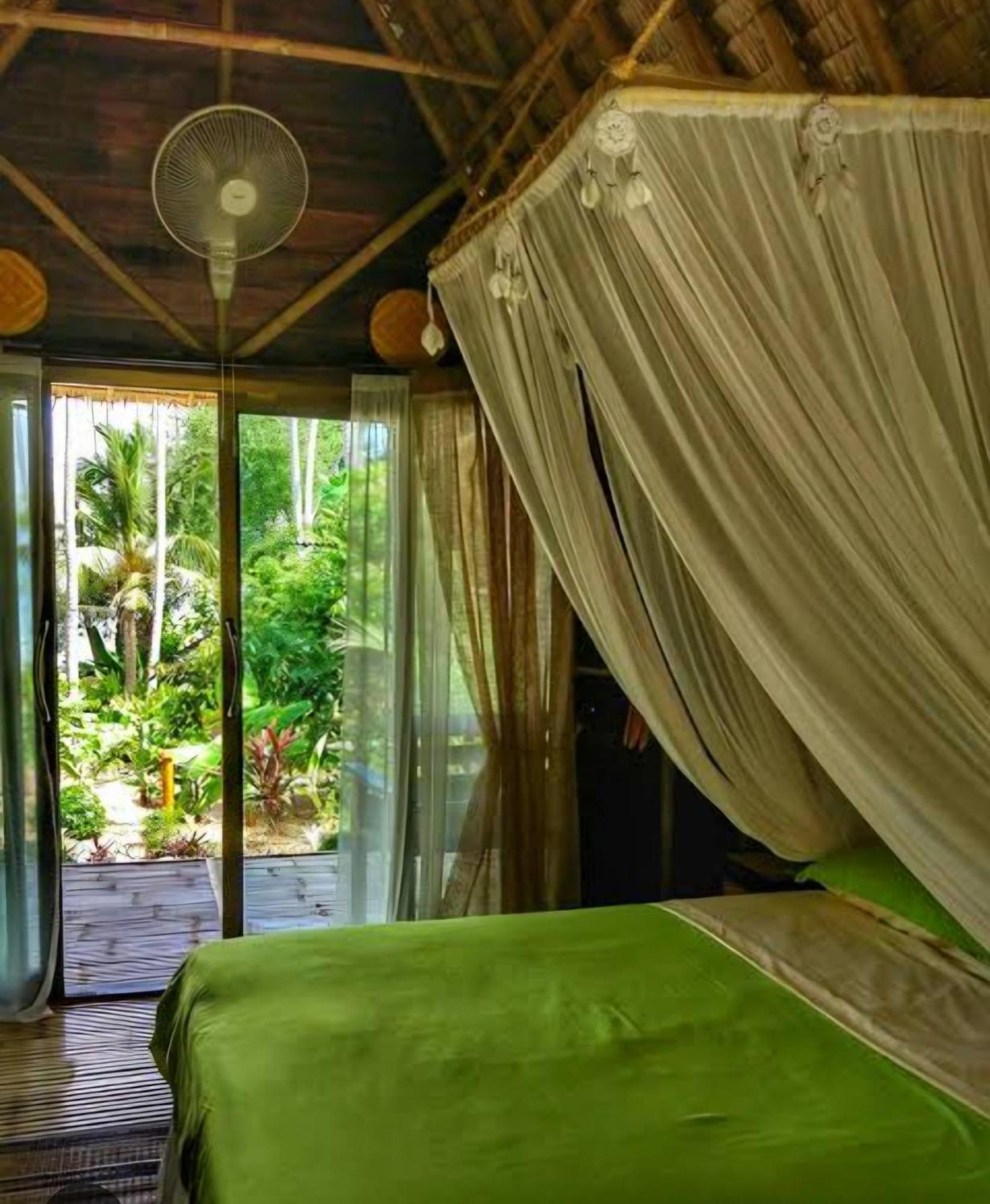 Nirvana Bamboo Houses & Dive Resort Моалбоал Экстерьер фото