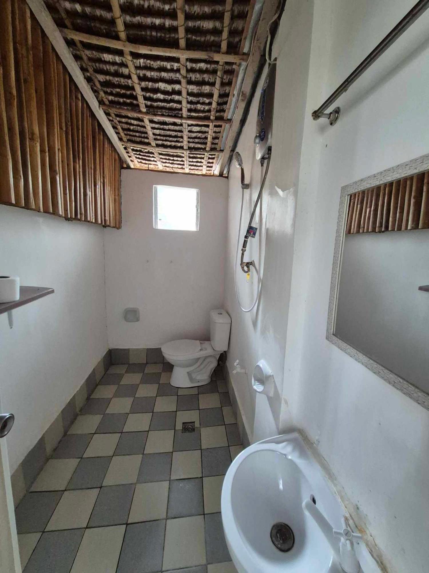 Nirvana Bamboo Houses & Dive Resort Моалбоал Экстерьер фото